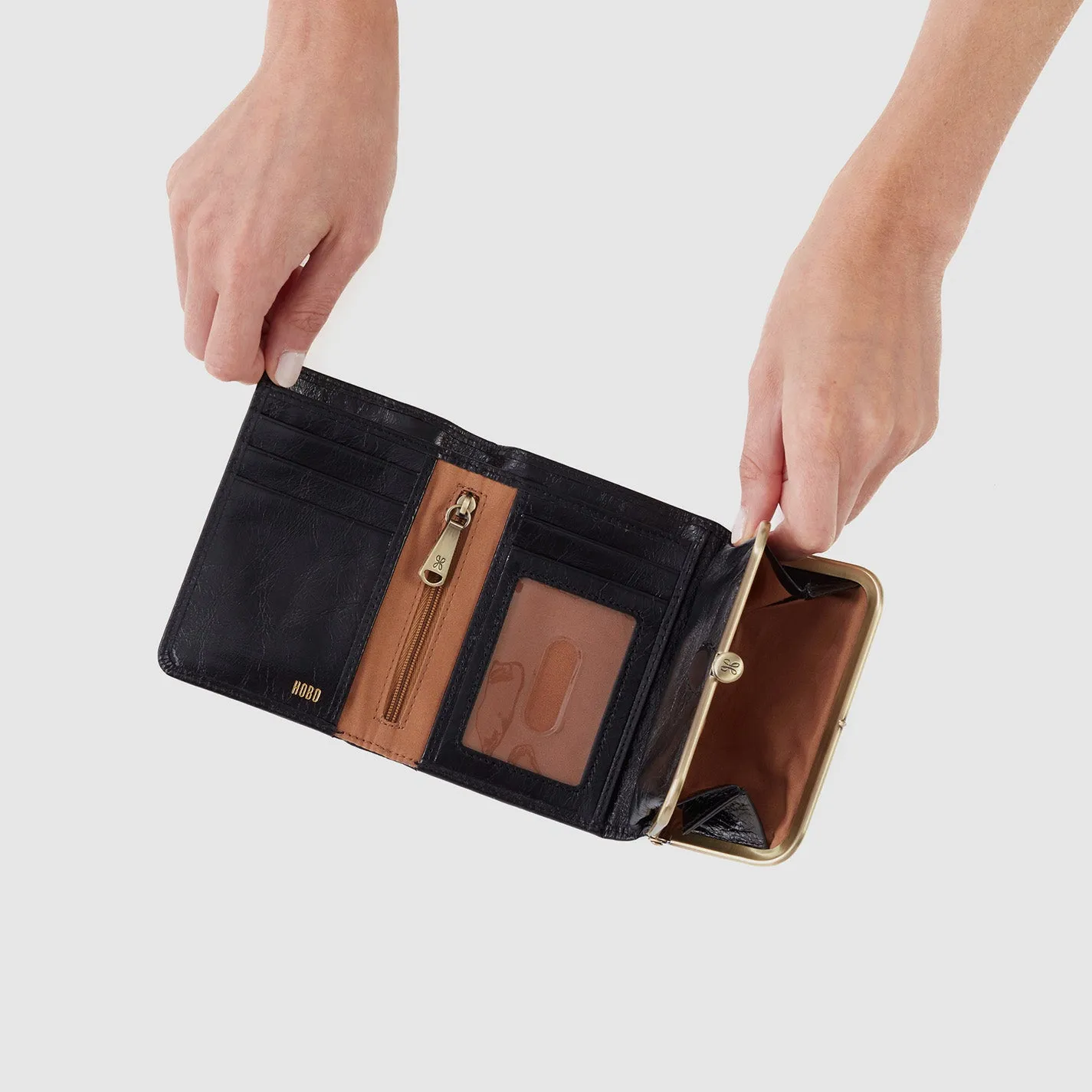 Robin Compact Wallet In Polished Leather - Black