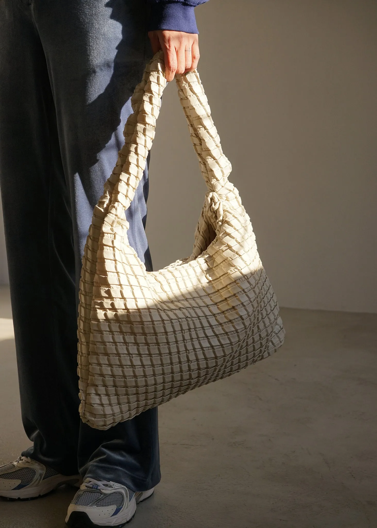 Textured Hobo Bag_Vanlla